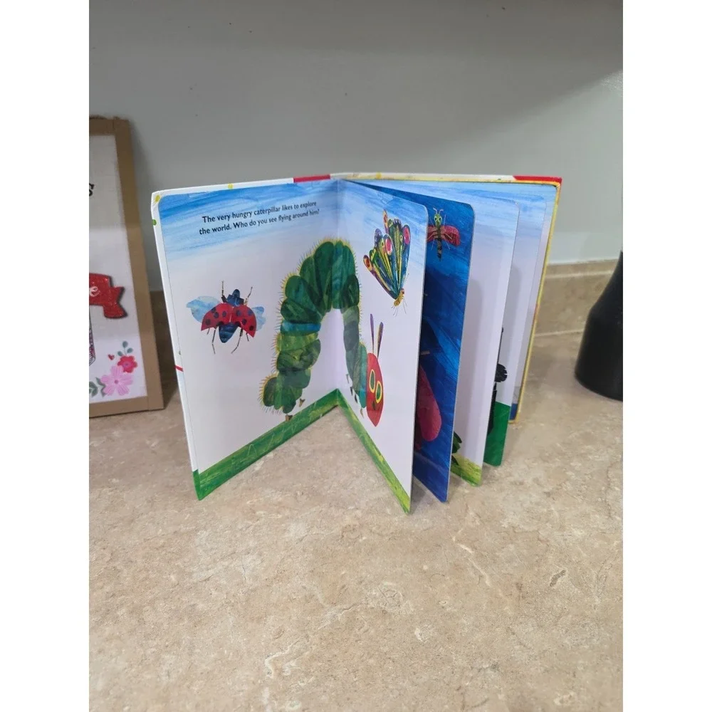 My Busy Books The World of Eric Carle Book With Play‎ Mat and 10 Figures